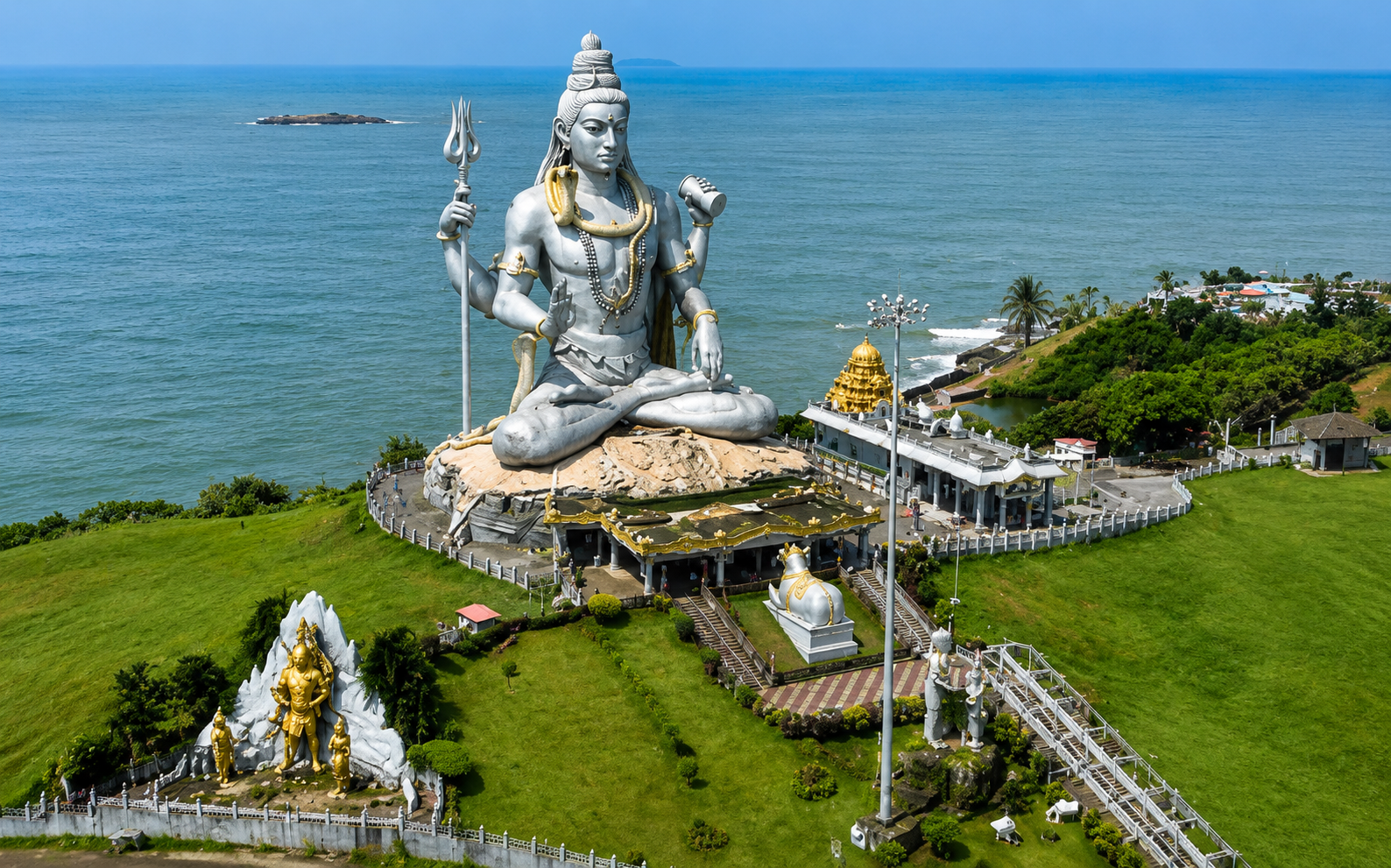 Murudeshwar Temple and giant Lord Shiva statue overlooking the Arabian Sea in Karnataka